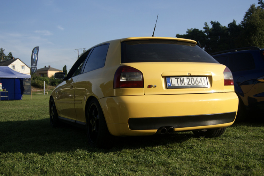 Fani motoryzacji na urodzinach