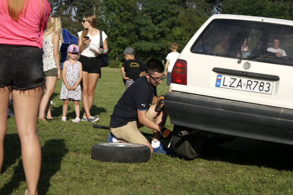 Fani motoryzacji na urodzinach