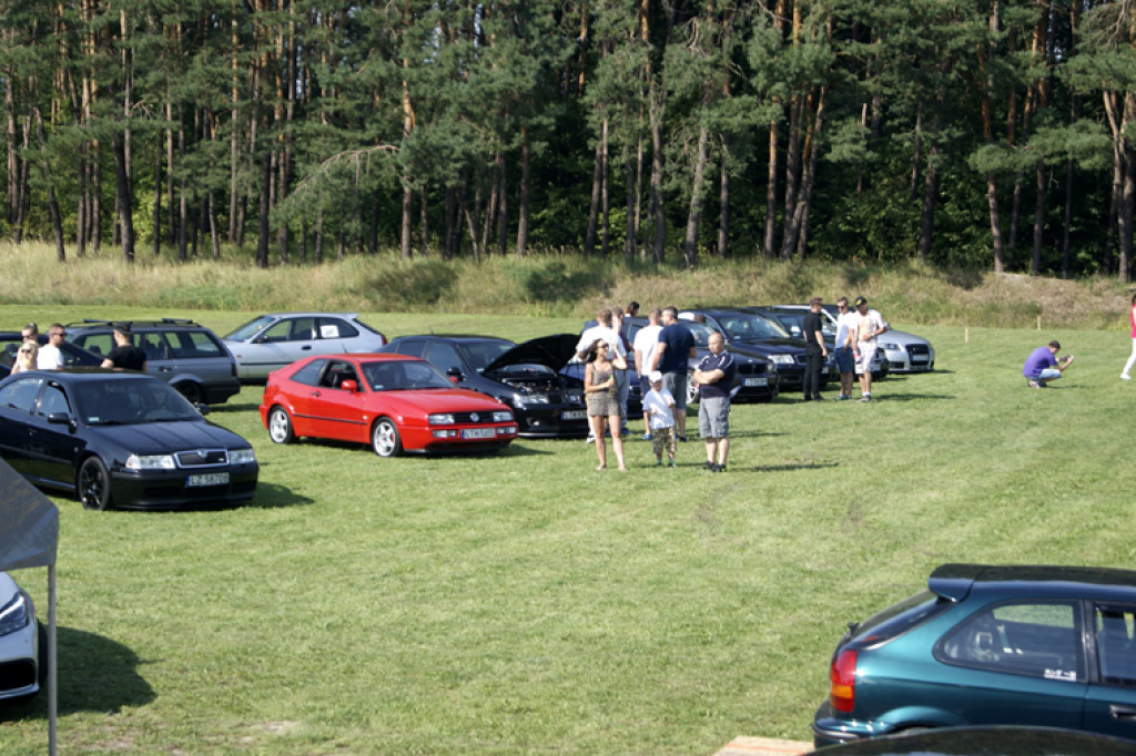 Fani motoryzacji na urodzinach