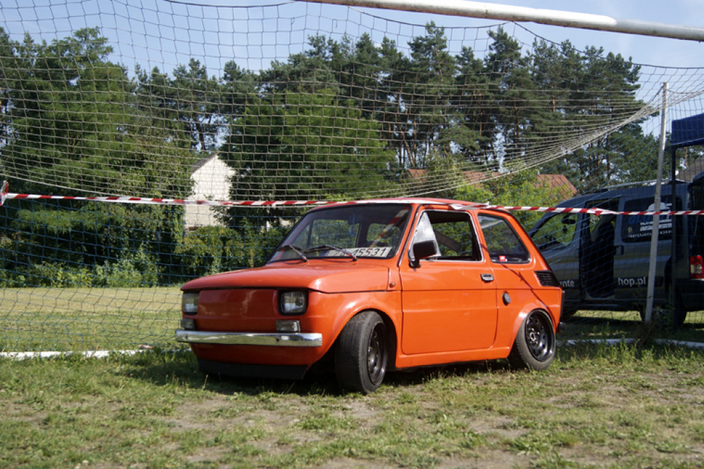 Fani motoryzacji na urodzinach