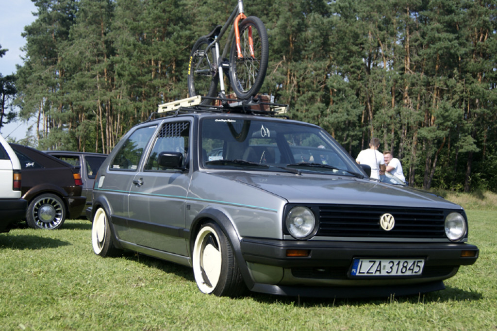 Fani motoryzacji na urodzinach