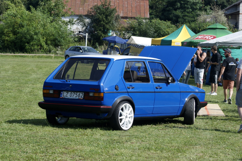 Fani motoryzacji na urodzinach