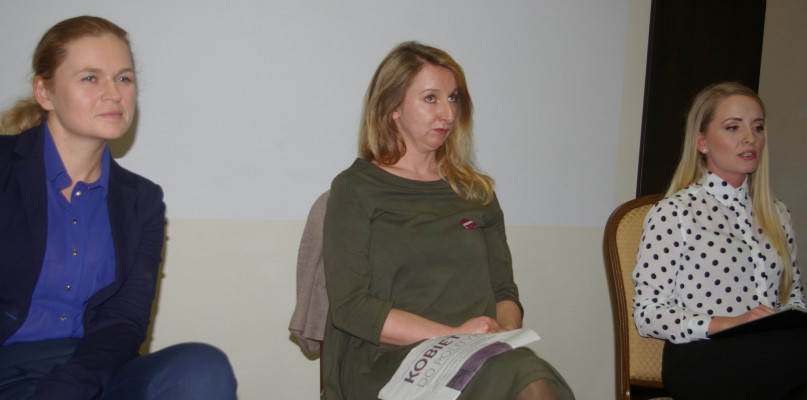 Barbara Nowacka, Diana Sawicka i Magdalena Zelent podczas spotkania ph. "Kobiety - Lewica - Przyszłość" w Zamościu, fot. MLC