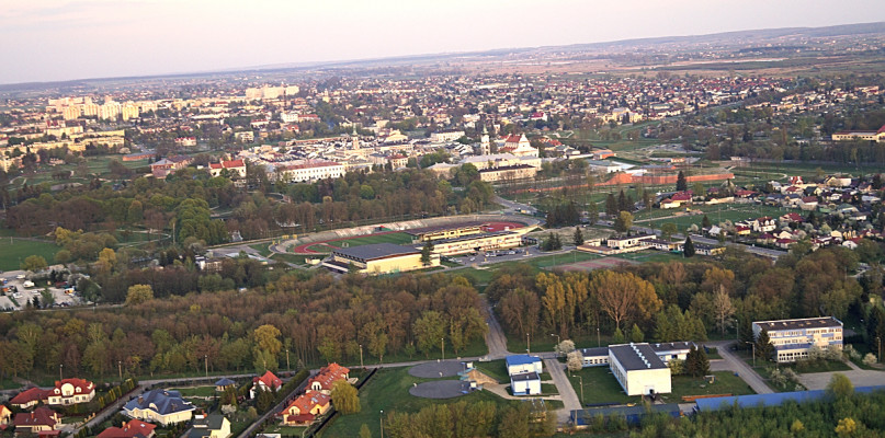 Zdjęcia lotnicze. Panorama Zamościa od strony zachodniej. Stare Miasto, PGK, OSiR fot. Waldemar Radczak