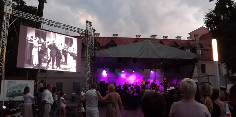 Potańcówka w stylu lat 20.-30. na Rynku Wodnym, foto: Oliwia Bojar