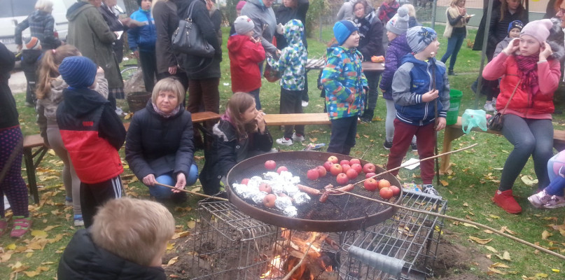 Otwarcie placu zabaw budowanego w czynie społecznym, foto nadesłane