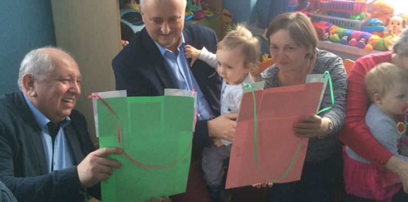 Zamość: Maluszki z "Radosnej Krainy" świętowały Dzień Babci i Dziadka [FOTO]