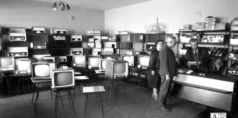  Sklep radiowo-telewizyjny ZURiT przy Pl. Wolności w Zamościu