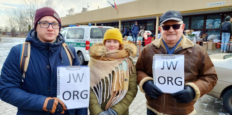 Świadkowie Jehowy z Przemyśla i Lubaczowa na kolejowym przejściu granicznym w Przemyślu