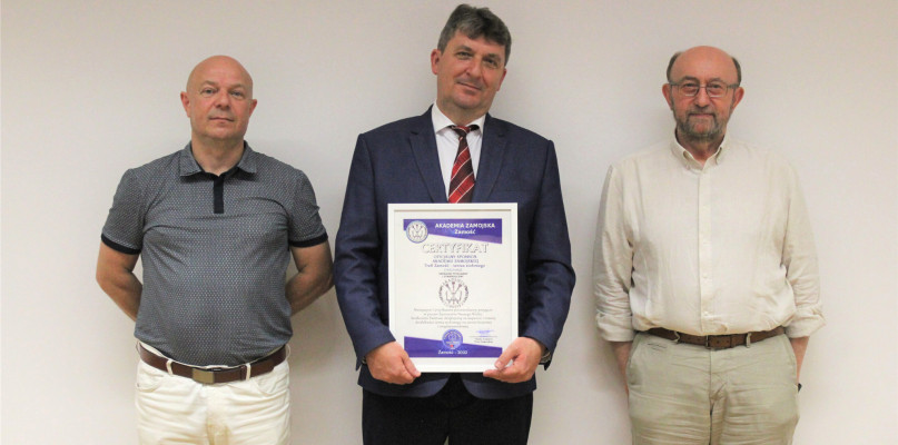 Na zdjęciu od lewej: Prezes AUKS Trefl Zamość  Piotr Kostrubiec, rektor AZ prof. Paweł Skrzydlewski, wiceprezes Klubu dr hab. n. med. Andrzej Kleinrok