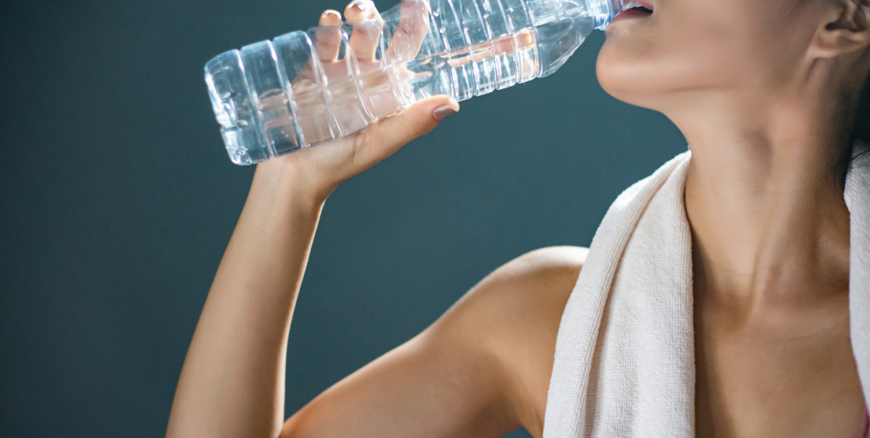 Woda mineralna - jakie minerały się w niej znajdują i jak wpływają na nasz organiz