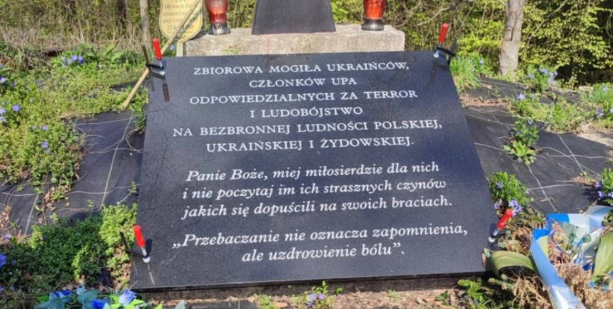 Nowa tablica na mogile członków UPA w Werchracie/foto: Krengiel X