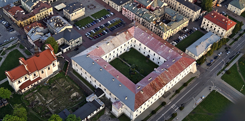 Zdjęcia lotnicze. Akademia Zamojska; fot. Waldemar Radczak