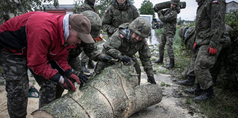 21.05.2019 - Stasin, gm. Wojciechow  WS TSW  2LBOT. Usuwanie skutkow traby powietrznej. Fot. DWOT