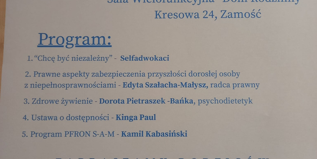 Grupa selfadwokatów Stowarzyszenia Pomocy Dzieciom Niepełnosprawnym "Krok za krokiem" w Zamościu