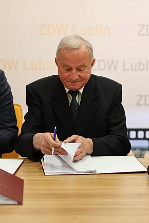 Podpisanie umów na modernizację dróg wojewódzkich Nr 853 i Nr 863  w powiecie biłgorajskim-5129
