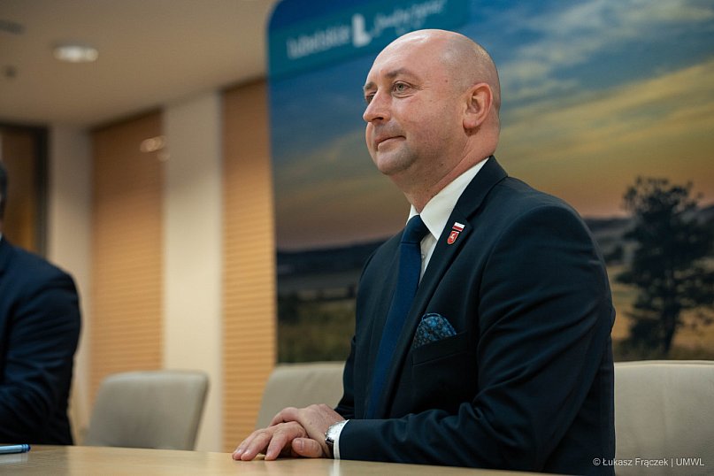 Dotacje marszałka na drogi gruntów rolnych