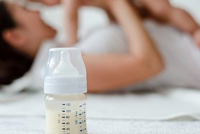 Groźna bakteria w mleku dla niemowląt. Nie podawaj dzieciom!-358042