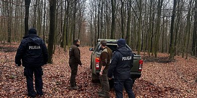 Przedświąteczne patrole policjantów i strażników leśnyc-361117