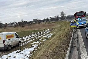 Zabrał auto kuriera, a potem wjechał do rowu-361745