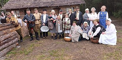 Zamiast radości – płonąca gajówka. Tak wyglądał 3 maja w Margolach-363683