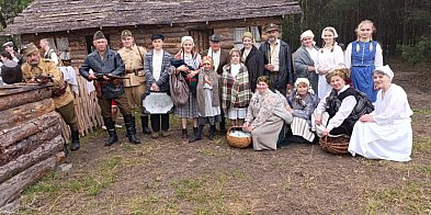 Zamiast radości – płonąca gajówka. Tak wyglądał 3 maja -363683