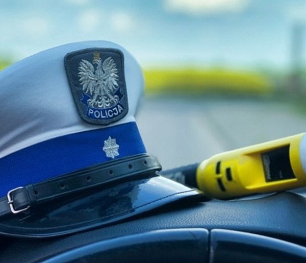 Pijany kierowca chciał jechać z dziećmi na zawody sportowe-363709