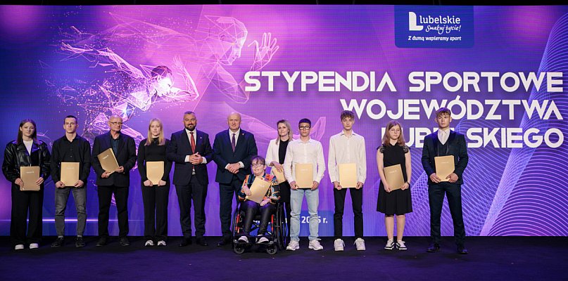 Marszałek wręczył stypendia sportowcom - 363720