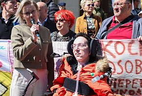 Protest osób z niepełnosprawnościami. Chcą wprowadzenia ustawowej asystencji-363853