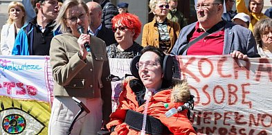 Protest osób z niepełnosprawnościami. Chcą wprowadzenia ustawowej asystencji-363853