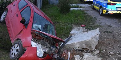 Suzuki w rowie, kierowca nietrzeźwy. Cudem przeżył-364183