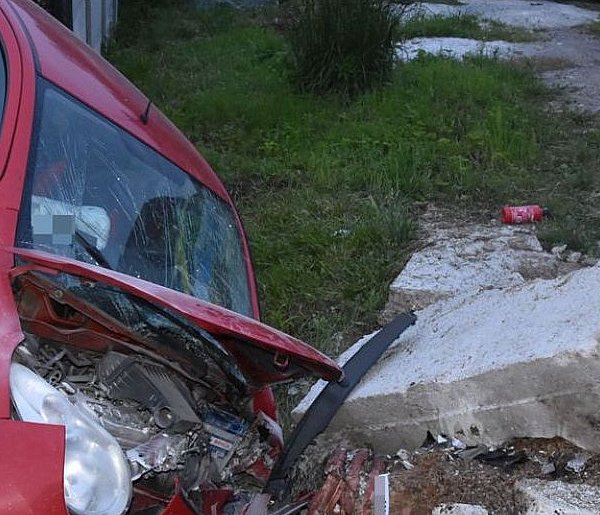 Suzuki w rowie, kierowca nietrzeźwy. Cudem przeżył-364183