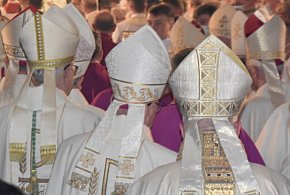 Biskupi po obradach. Krytyka ministerstwa i nowa komisja ds. nadużyć-364568