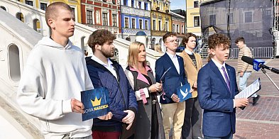Zamość. Młodzi ostrzegają przed rosnącym zadłużeniem-364672