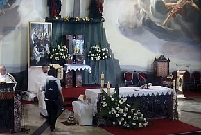 Atak w kościele w Lubaczowie – mężczyzna rzucił butelką-364723
