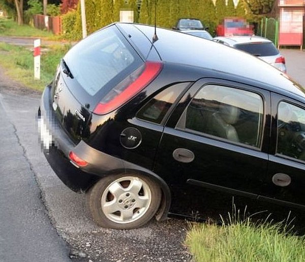 Pijany kierowca uderzył w przepust i próbował uciec w zarośla-364741