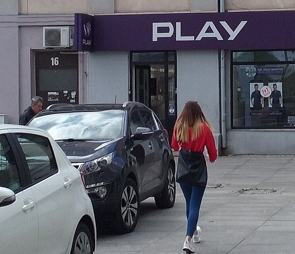 Play na celowniku UOKiK. Chodzi o pieniądze ściągane z kont klientów-364822