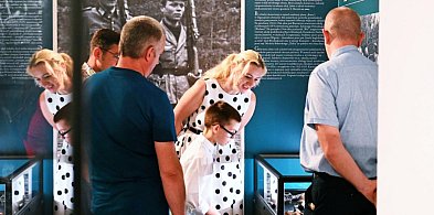 1200 osób w jeden dzień. Ogromne zainteresowanie wystawą w Osuchach-364946