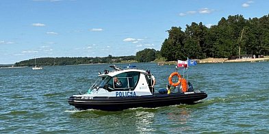 Zalew w Nieliszu pod kontrolą. Policja ruszyła na wodę-364997