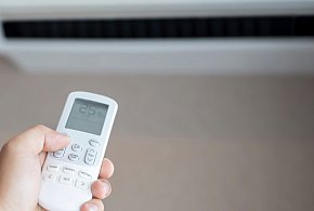 Chłodzisz się klimatyzacją? Oto, co najczęściej robią źle Polacy-365045