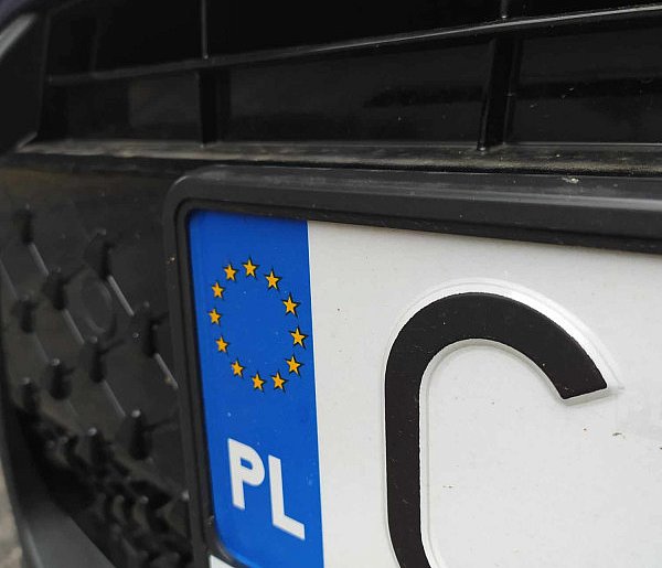 Rejestracja auta przez internet i koniec z przynoszeniem tablic. Rząd przyjął...-365048