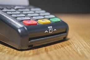 Zakaz sprzedaży i większy nadzór. Tych produktów nie kupią już nieletni-365100