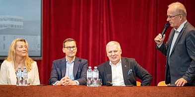 Morawiecki docenia ludzi z Tomaszowa. Wybory i wielkie -365127