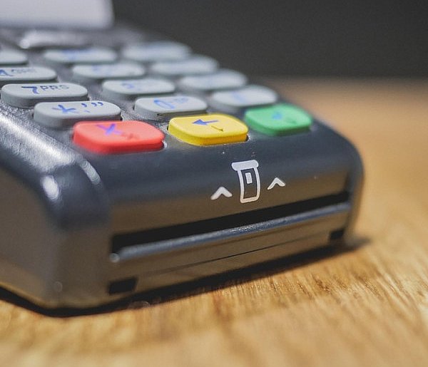 Zakaz sprzedaży i większy nadzór. Tych produktów nie kupią już nieletni-365100