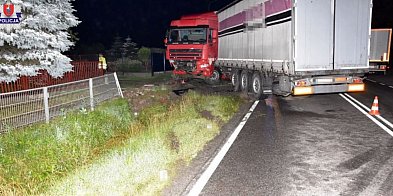 Zjechał z drogi, staranował infrastrukturę. Groźna koli-365155