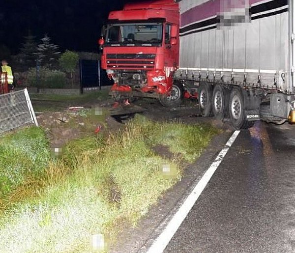 Zjechał z drogi, staranował infrastrukturę. Groźna kolizja-365155
