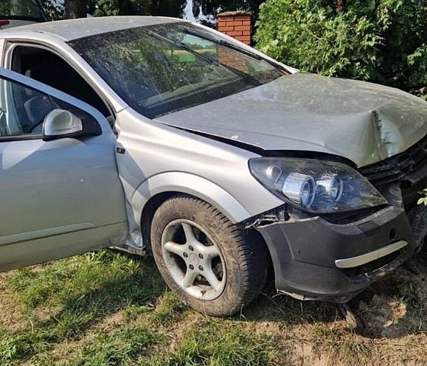 Gmina Miączyn. Jechał na zakazie i uderzył w płot-365221