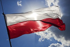 Flaga i hymn na nowo? Rząd chce korekty przepisów dot. symboli narodowych-365311