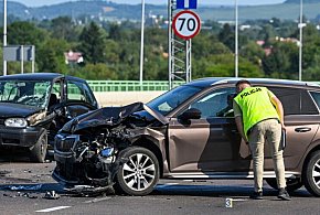 W pierwszy dzień długiego weekendu na drogach zginęło 21 osób-366012