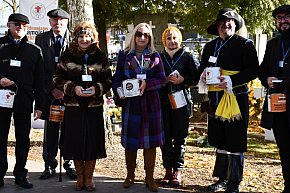 Kwesta 1 listopada na cmentarzu-6111